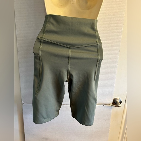 The North Face Motivation high rise fitted short with logo on left thigh Sz-S O8 - Picture 5 of 12